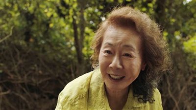  يون يوه جونج أول ممثلة كورية تفوز بأوسكار أفضل ممثلة مساعدة