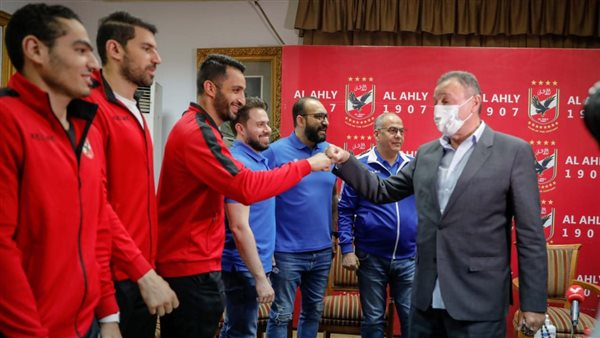 الخطيب خلال استقبال