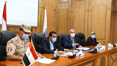 محافظ قنا يوجه بتوفير كافة سبل الدعم لإنجاز المشروع القومي لتطوير القرية المصرية