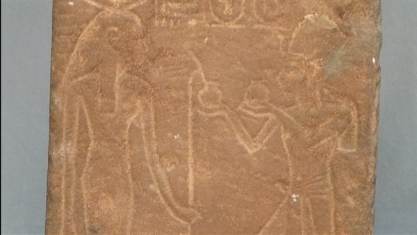  لوحة من الحجر الرملي