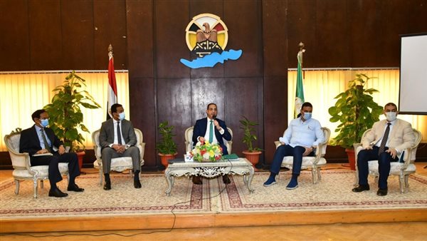 محافظ الفيوم يستعرض