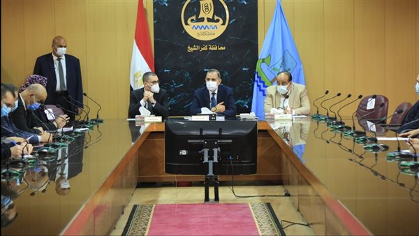محافظ كفر الشيخ يجتمع