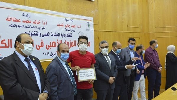 تكريم الفائزين في