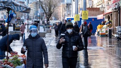 بعد تراجع معدلات الوفيات.. خبراء يدعون إلى ضرورة إنهاء الإغلاق ببريطانيا