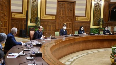 السيسي يجتمع بالخبراء اليابانيين المشرفين على منظومة المدارس المصرية اليابانية