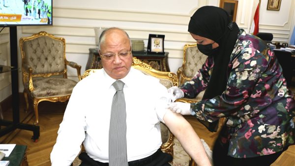 محافظ القاهرة يتلقى