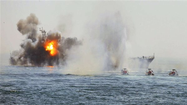 تدمير زورق مفخخ -