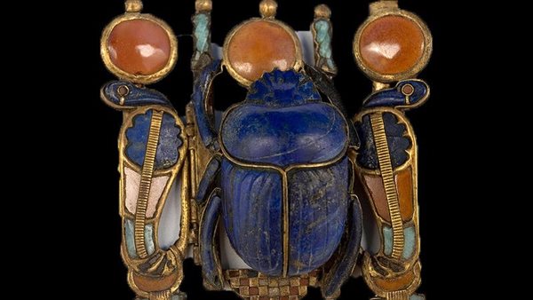 مشبك على هيئة جعران