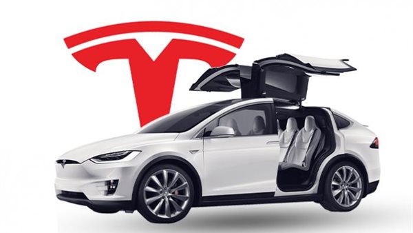 سيارة من صناعة تيسلا