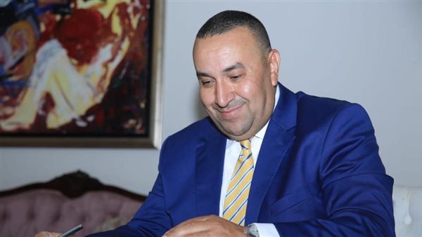 الكاتب الصحفي وائل