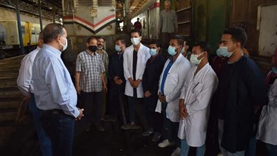 تدريب 54 طالبًا وطالبة من جامعة سوهاج على تكنولوجيا الجرارات ومحركات القطارات (صور)