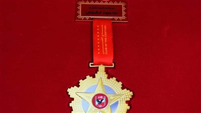 الأهلي يمنح المستشار محمود فهمي القلادة الذهبية للنادي 