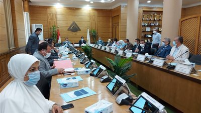 رئيس جامعة بنها يشيد بالأطقم الطبية بالمستشفى الجامعي في التعامل مع حادث قطار طوخ