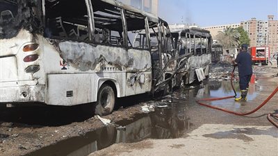 انتداب المعمل الجنائي لمعرفة أسباب احتراق 11 سيارة بجراج للسيارات الخردة بشبرا الخيمة 