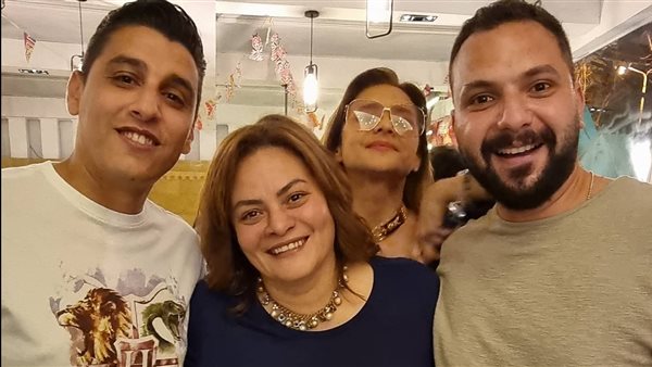 أبطال مسلسل بـ100