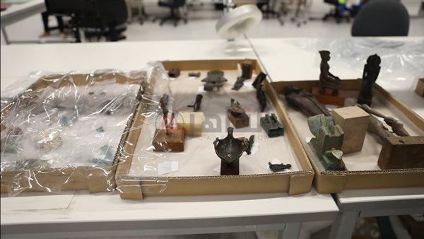 مجموعة من القطع الآثرية