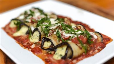 طريقة عمل لفائف الباذنجان باللبنة