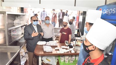 محافظ أسيوط: حملات مكثفة لإزالة الإشغالات والباعة الجائلين من محيط مواقف الأزهر