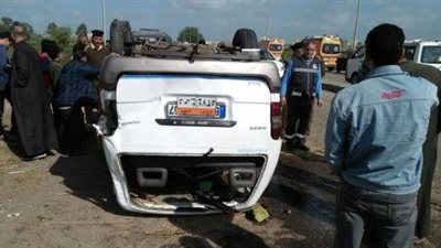 إصابة 6 أشخاص إثر انقلاب ميكروباص بترعة على الطريق الزراعي في سوهاج 