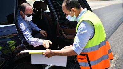 السيسي يتفقد الأعمال الإنشائية لتطوير عدد من الطرق والمحاور والكباري بمنطقة شرق القاهرة