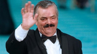 وفاة صاحب أشهر ضحكة في كوميكسات مواقع التواصل بالعالم 