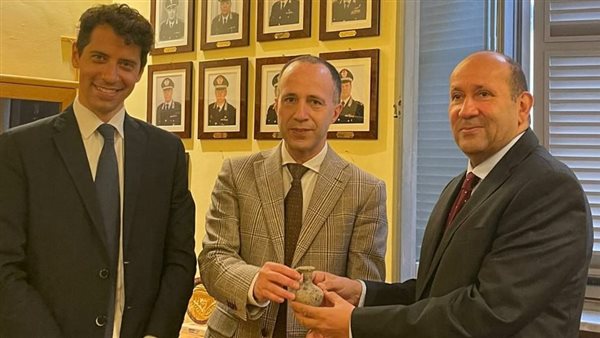 استرداد قطعتين أثريتين