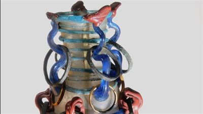 مصدر بالآثار يكشف حقيقة نقل إناء الزجاج المزخرف من المتحف المصري بالتحرير إلى “الكبير