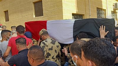 أهالي البحيرة يشيعون جثمان شهيد حادث رفح بمسقط رأسه في كفر الدوار (صور)