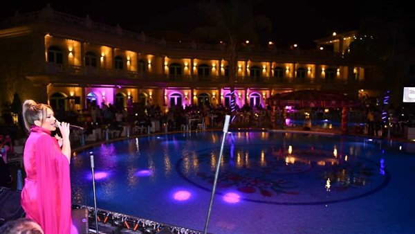 نيكول سابا تتألق