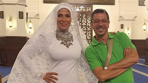 منى زكي ومصمم الأزياء