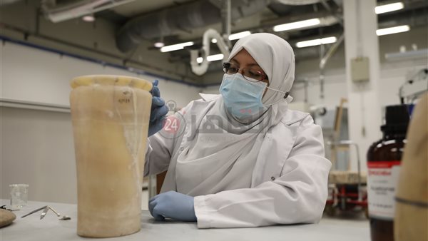 ترميم قطع الألباستر