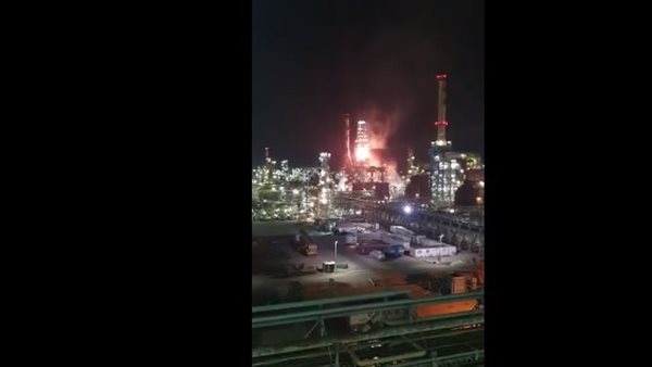 حريق ضخم في مصفاة