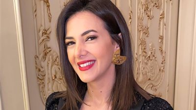 دنيا سمير غانم في تسجيل مُصور: أهدي تكريمي بمهرجان أسوان لأبي وأمي