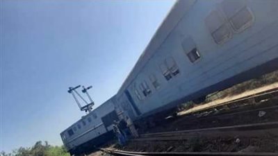 خروج قطار المنصورة – دمياط عن القضبان دون وقوع إصابات (صور)