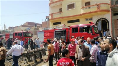 السيطرة على حرائق نشبت في 3 حظائر ماشية بالبحيرة (صور)