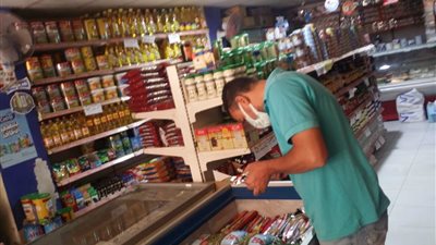 ضبط 6 منشآت غذائية غير مرخصة ومحاضر لـ99 آخرين في المنيا