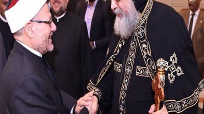 مفتي الجمهورية يهنئ البابا تواضروس الثاني والطوائف المسيحية بعيد القيامة