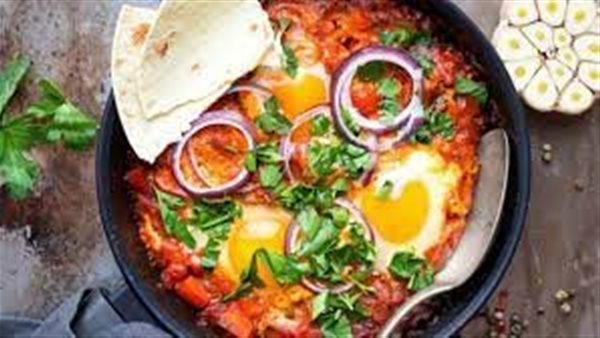 البيض بالطماطم