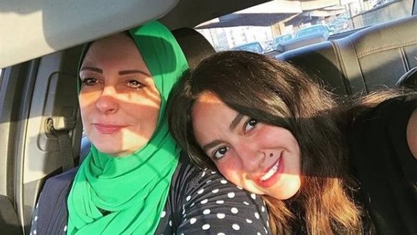 هند عبد الحليم ووالدتها