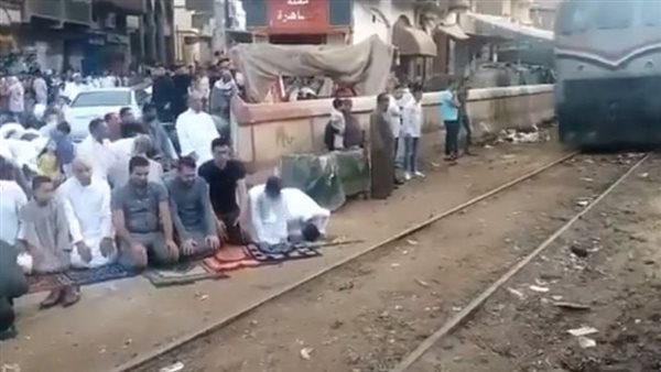 الصلاة تحت قضبان