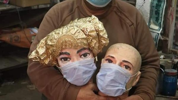 رؤوس دمي ترتدي الكمامة