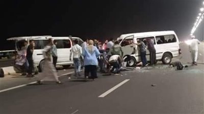 إصابة 8 أشخاص في تصادم سيارتين بطريق إسماعيلية الصحراوي (صور)