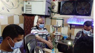 62 محضر عدم ارتداء كمامات طبية والتحفظ على 28 شيشة بالكافيهات في المنوفية