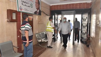 محافظ أسيوط يتفقد مركز تطعيم المواطنين بلقاح كورونا بالمركز الصحي بالوليدية