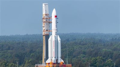 مصائب الصين مستمرة.. أطلقت صاروخًا يزن 21 طنًّا يحتمل تدميره للأرض