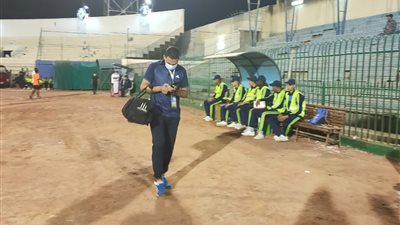 وصول طاقم تحكيم مباراة المحلة والأهلي 