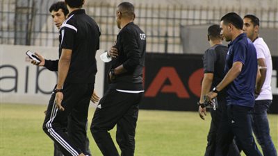 حكام مباراة المحلة والأهلي يتفقدون أرضية ملعب الغزل 