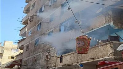 نيابة الإسكندرية تعاين موقع حريق شقة سكنية بطريق العجمي