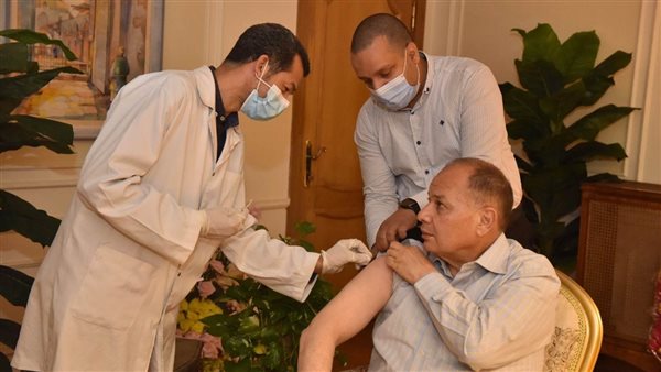 محافظ أسيوط يتلقى