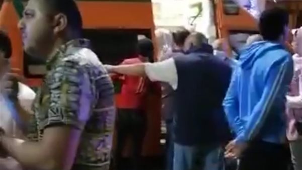 سيارة الإسعاف تنقل